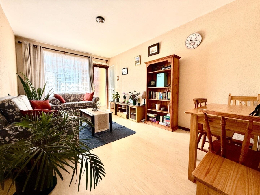 2 Bedroom Property for Sale in Harfield Village Western Cape